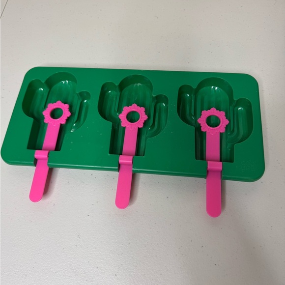 Cactus-Shaped Ice Pop Mold with Pink Sticks - Picture 1 of 4